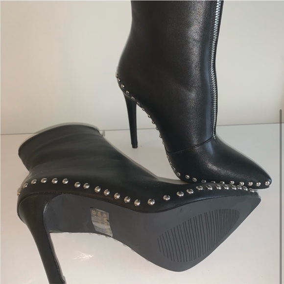 Black studded heeled boot in size 7 - Picture 3 of 3